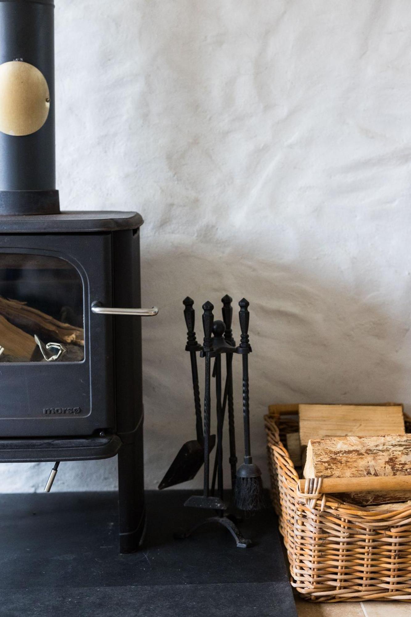 The Workshop- Eco Cottage By The Coastal Path Goodwick Exterior photo