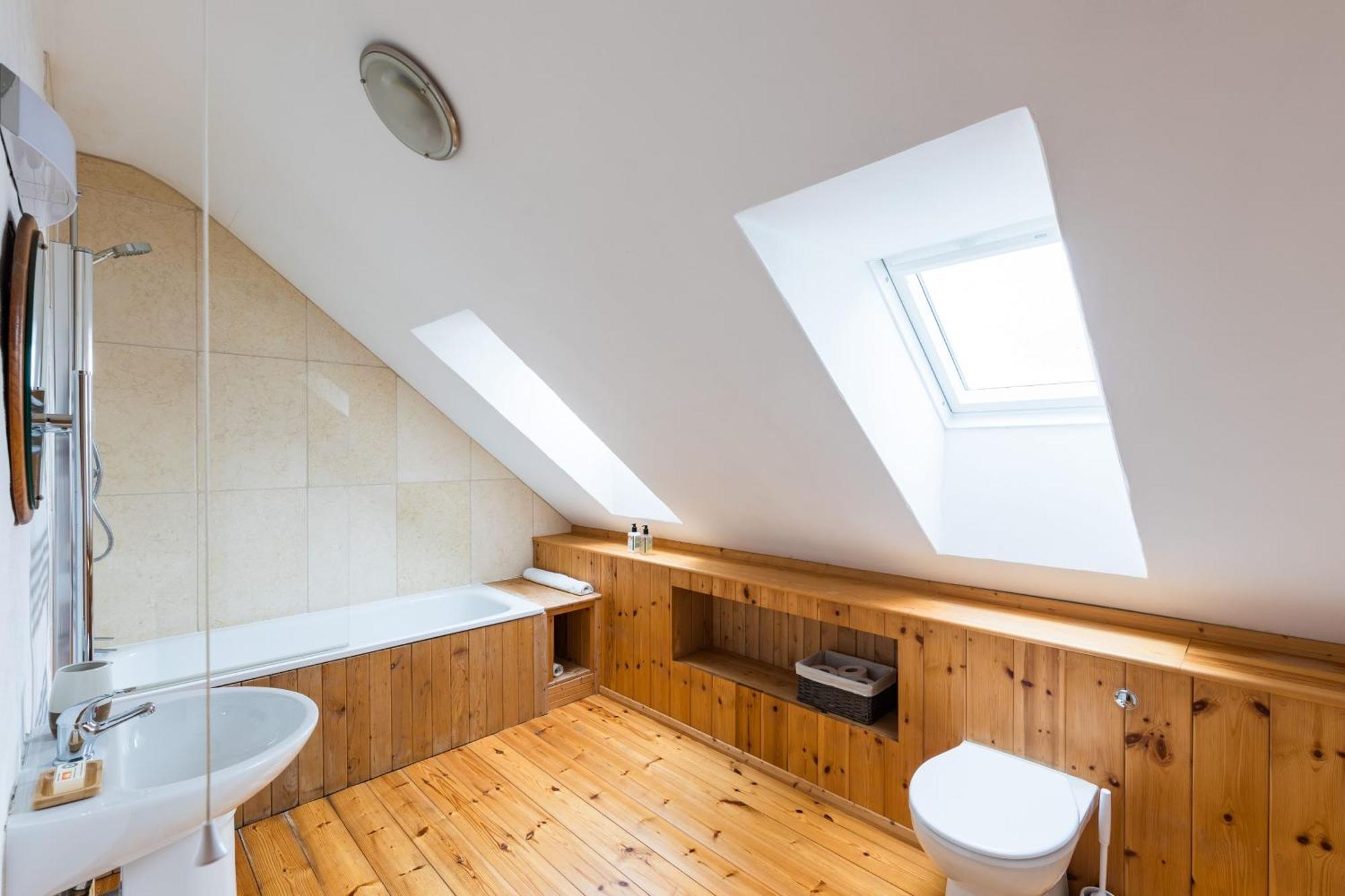 The Workshop- Eco Cottage By The Coastal Path Goodwick Exterior photo