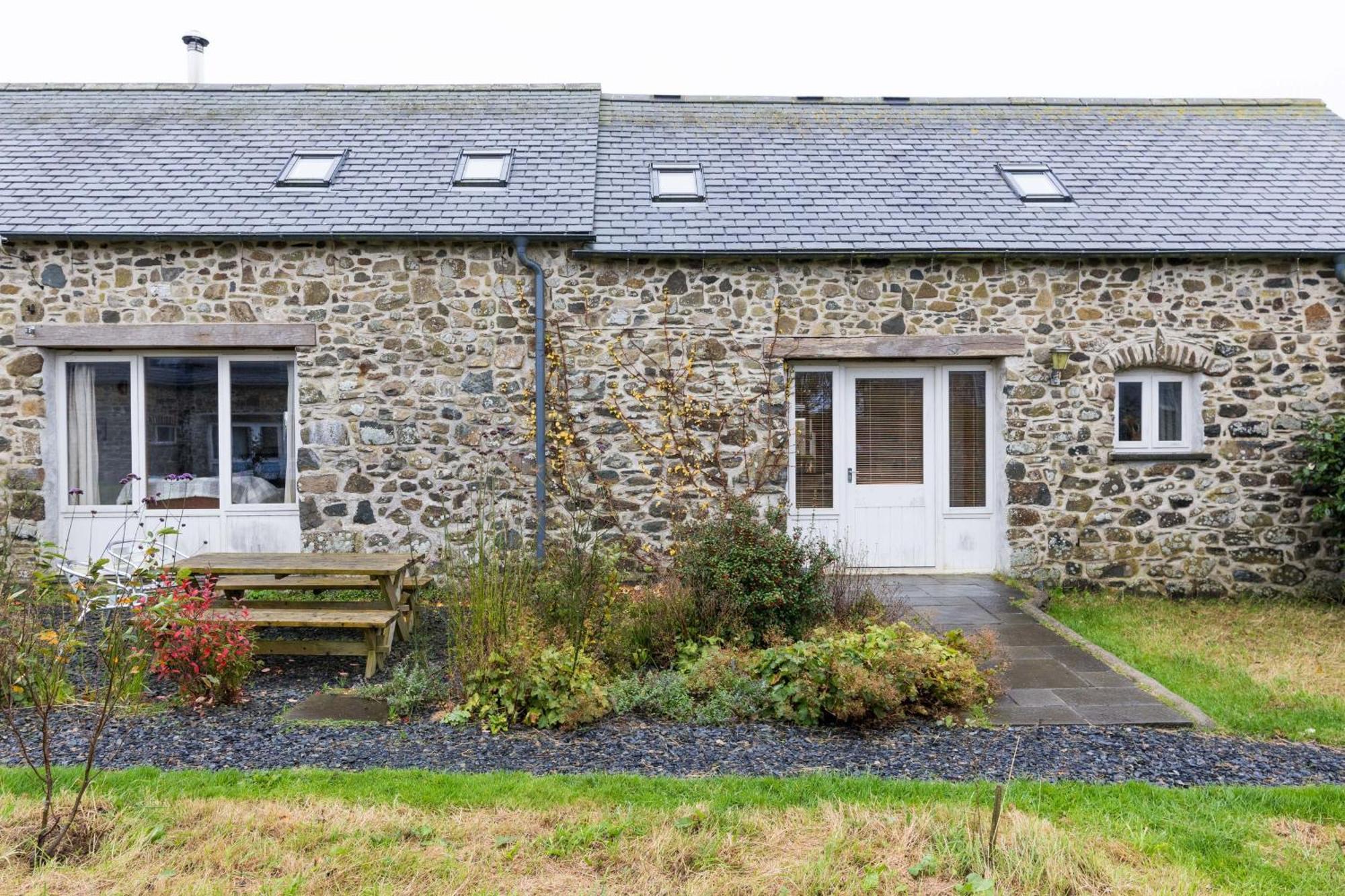 The Workshop- Eco Cottage By The Coastal Path Goodwick Exterior photo